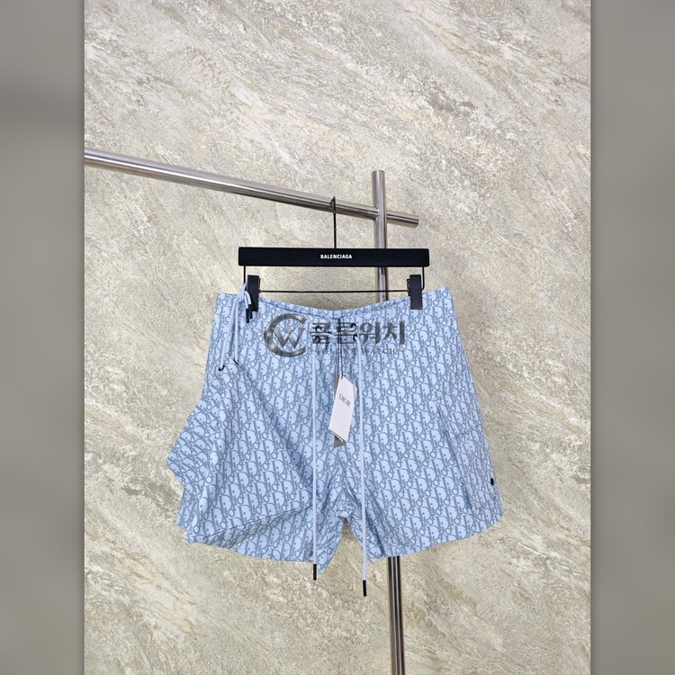 디올 26SS 올오버 프린트 비치 쇼츠 라이트블루