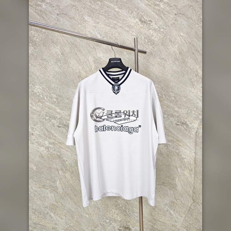 발렌시아가 26SS 3B Football V넥 반팔 티셔츠 화이트