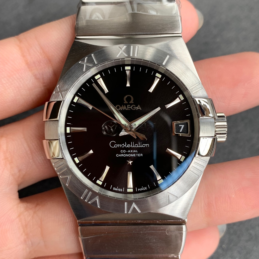 VS 공장 오메가 컨스텔레이션 38mm 블랙 선버스트 다이얼 스틸 베젤 스테인리스 스틸 브레이슬릿 (123.10.38.21.01.001) – 1:1 슈퍼클론 단동 DD8500 무브먼트