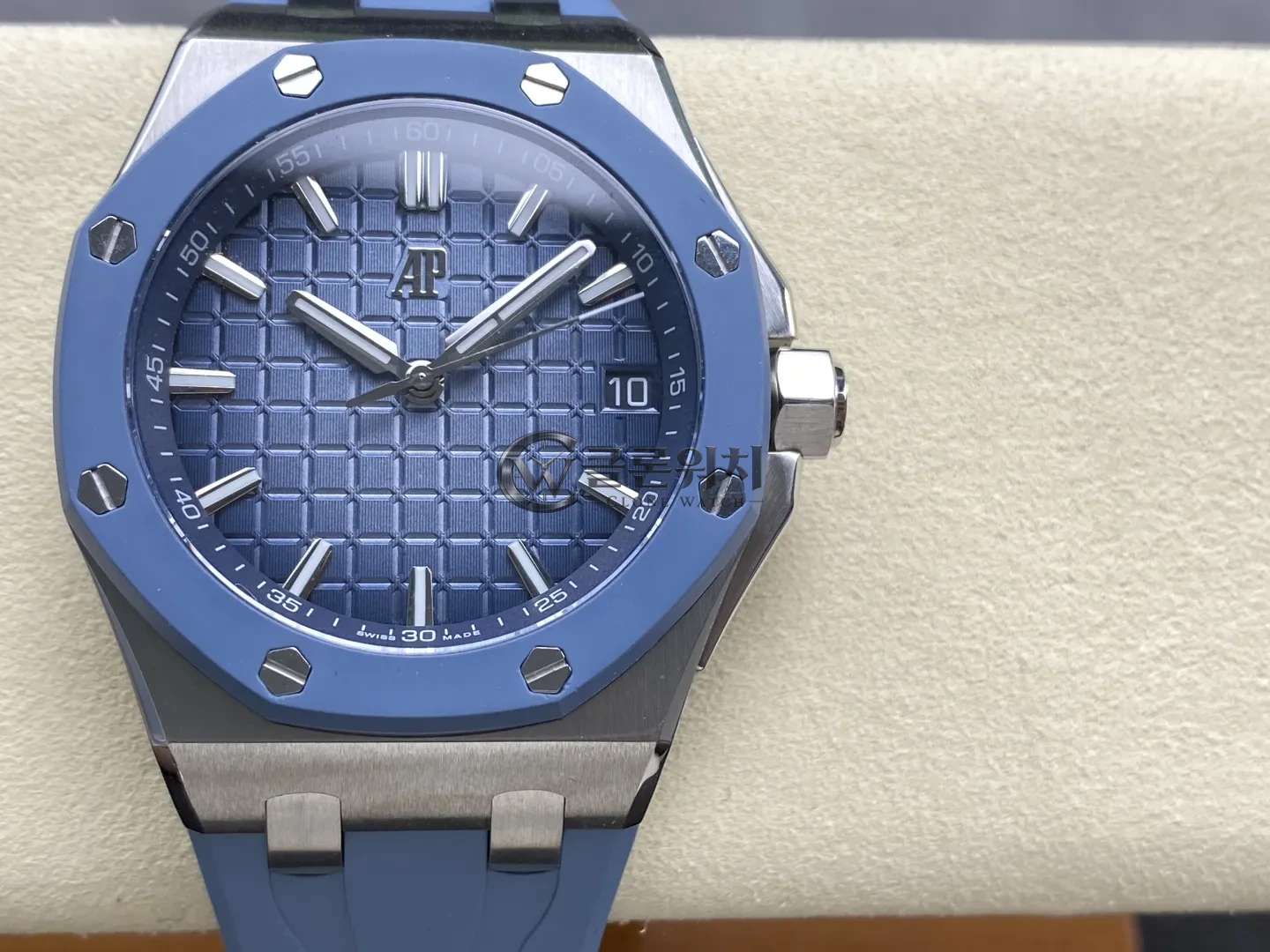 AP Royal Oak Offshore 15605 SS APPF Best Edition Blue Dial on Blue Rubber Strap A4302