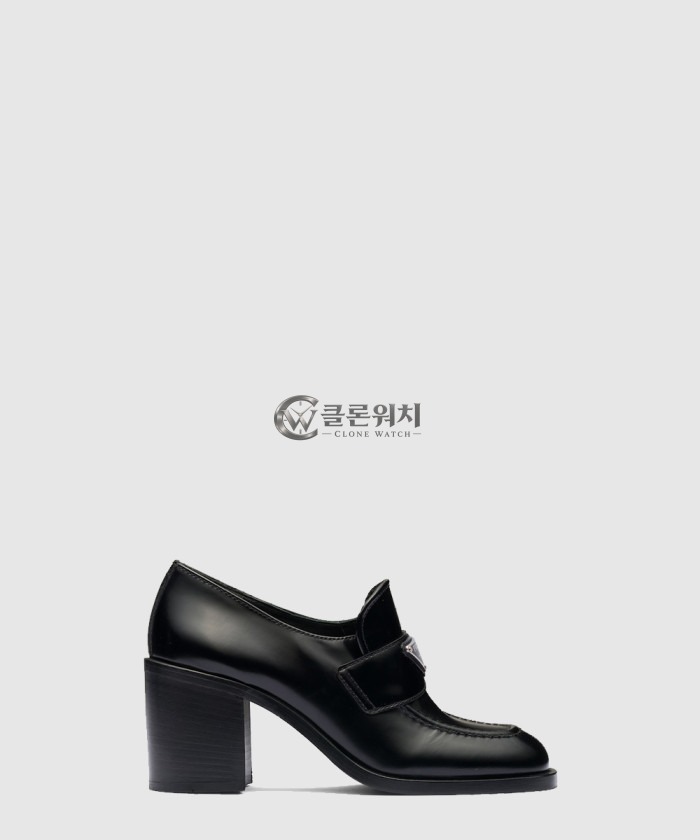 프라다 모놀리스 브러시드 로퍼 1D223N