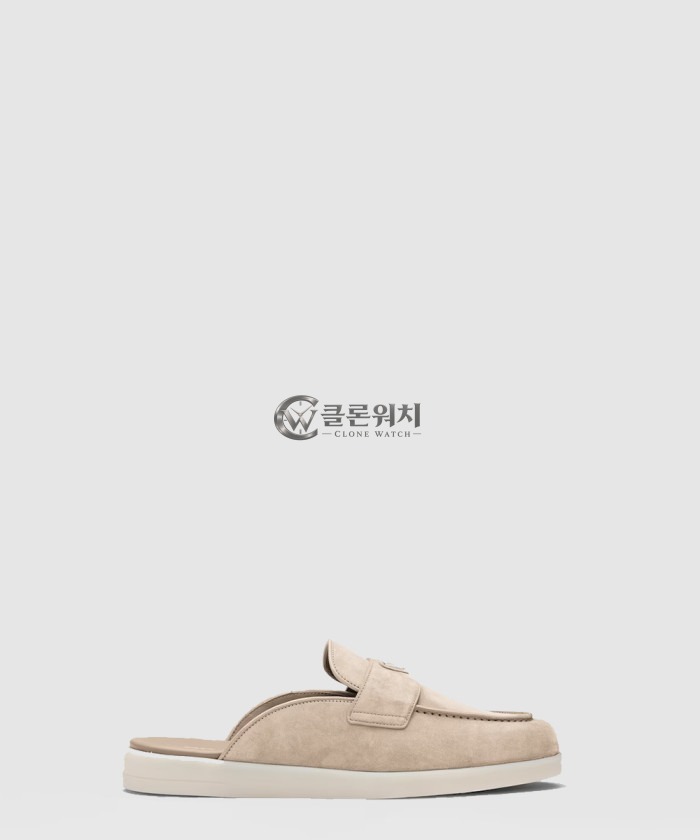 프라다 스웨이드 사보 2DG125