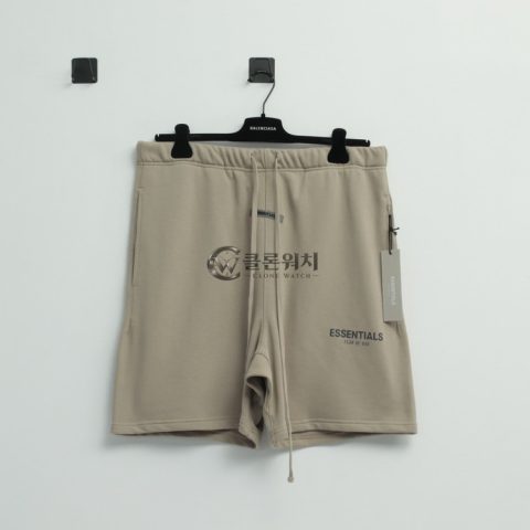 Fear of God sub-line ESSENTIALS 3M Reflective Loose Shorts