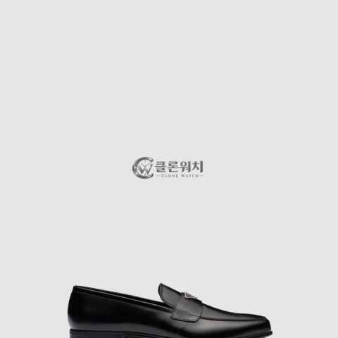 프라다 브러시드 레더 로퍼 2DB180