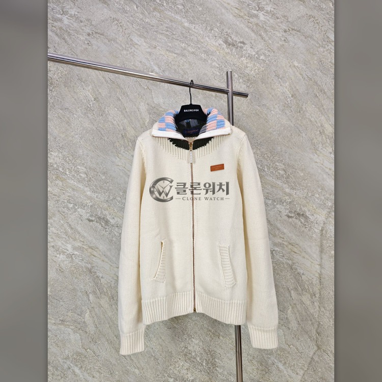 루이비통 26SS 체크 칼라 니트 집업 재킷