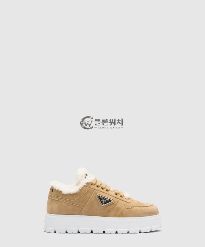 프라다 스웨이드 스니커즈 1E947M