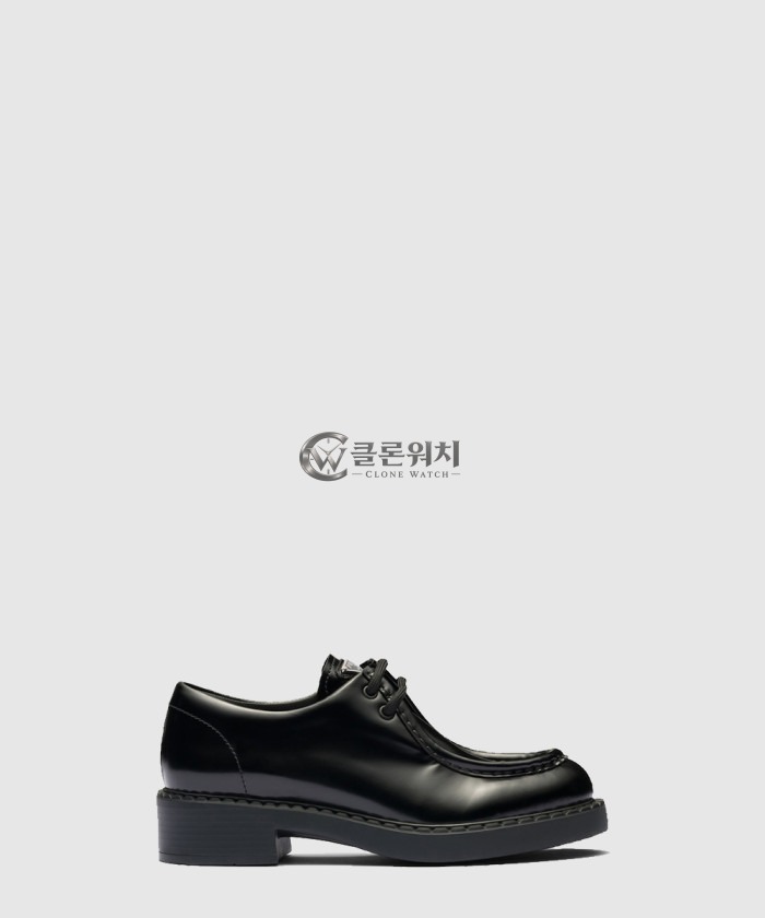 프라다 모놀리스 페이던트 로퍼 1E249N
