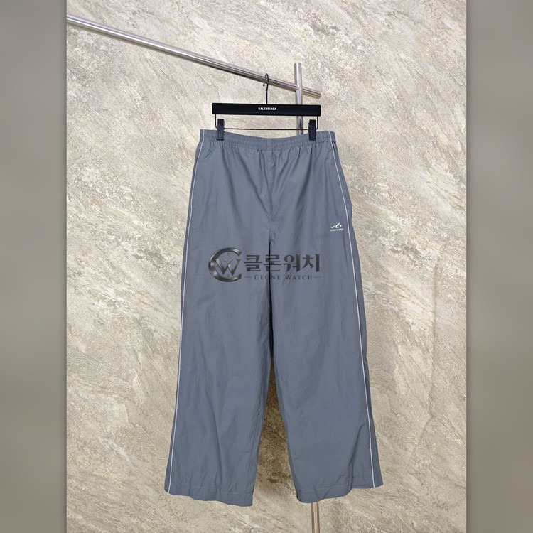 발렌시아가 26FW 회색 운동 바지 및 재킷 세트