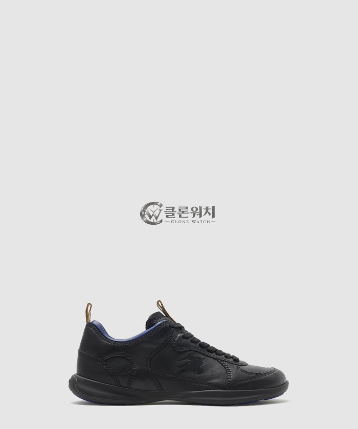 버버리 가죽 매트릭스 스니커즈 8109190