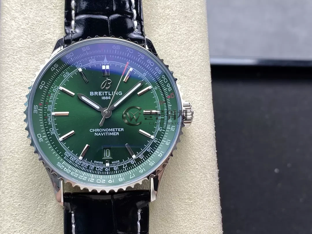 브라이틀링 내비타이머 오토매틱 41mm 스테인리스 스틸 BLSF 그린 다이얼 블랙 레더 스트랩 A2824 V2