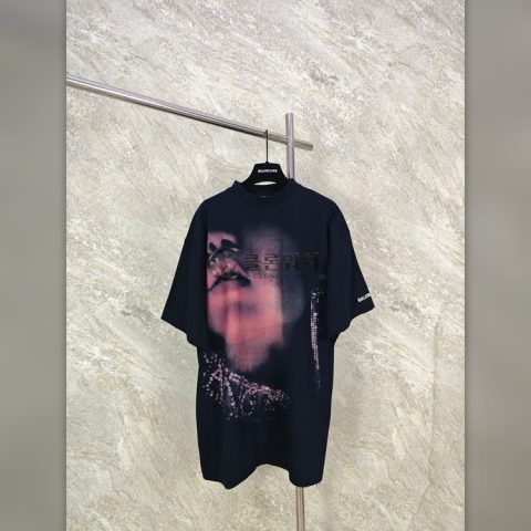 발렌시아가 26SS 미드캡 반팔