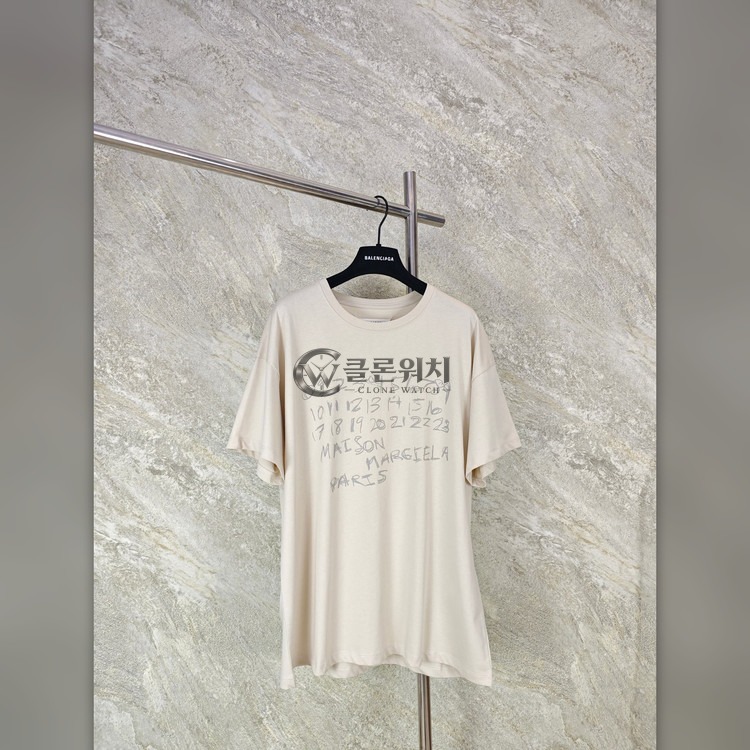 메종 마르지엘라 MM6 넘버 그래피티 반팔 티셔츠 화이트