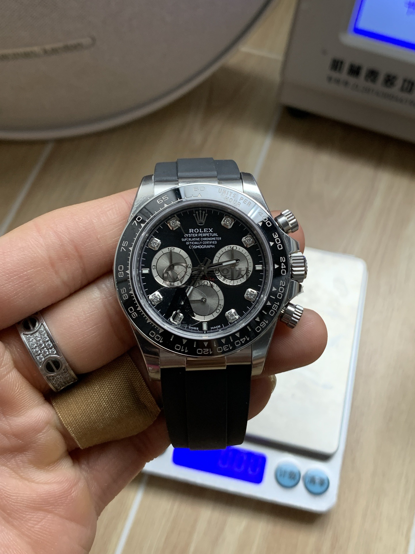 VS 공장 롤렉스 코스모그래프 데이토나 40mm 126519LN 화이트 골드 “고스트” 다이아몬드 다이얼 러버 스트랩 – 1:1 슈퍼클론 DD4131 무브먼트