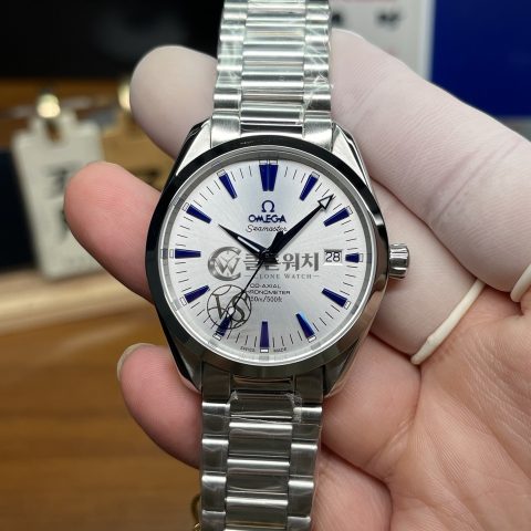 VS 공장 오메가 씨마스터 아쿠아 테라 150M 39.2mm 실버 다이얼 블루드 아워 마커 및 핸즈 스무스 베젤 (2503.33.00) – 1:1 슈퍼클론 단동 DD2500 무브먼트