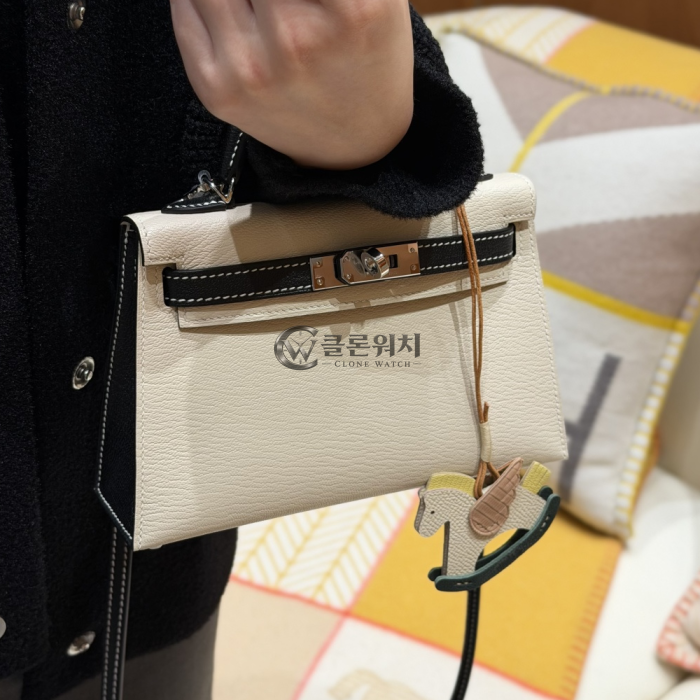 Top-Quality Hermès Kelly 2 Mini, Craie & Noir, Chèvre Leather, Gold Hardware, Fully Handmade