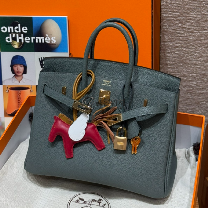 Top-Quality Hermès Birkin 25 Vert Amanda, Togo Leather, Gold Hardware, Entirely Handmade