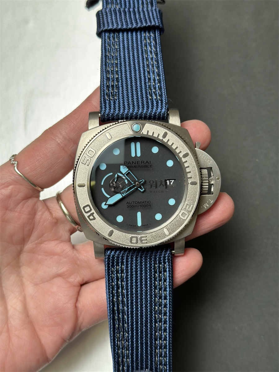 VS 공장 시계 PAM985 – 프리미엄 47mm 섭머저블 마이크 혼 에디션 레플리카