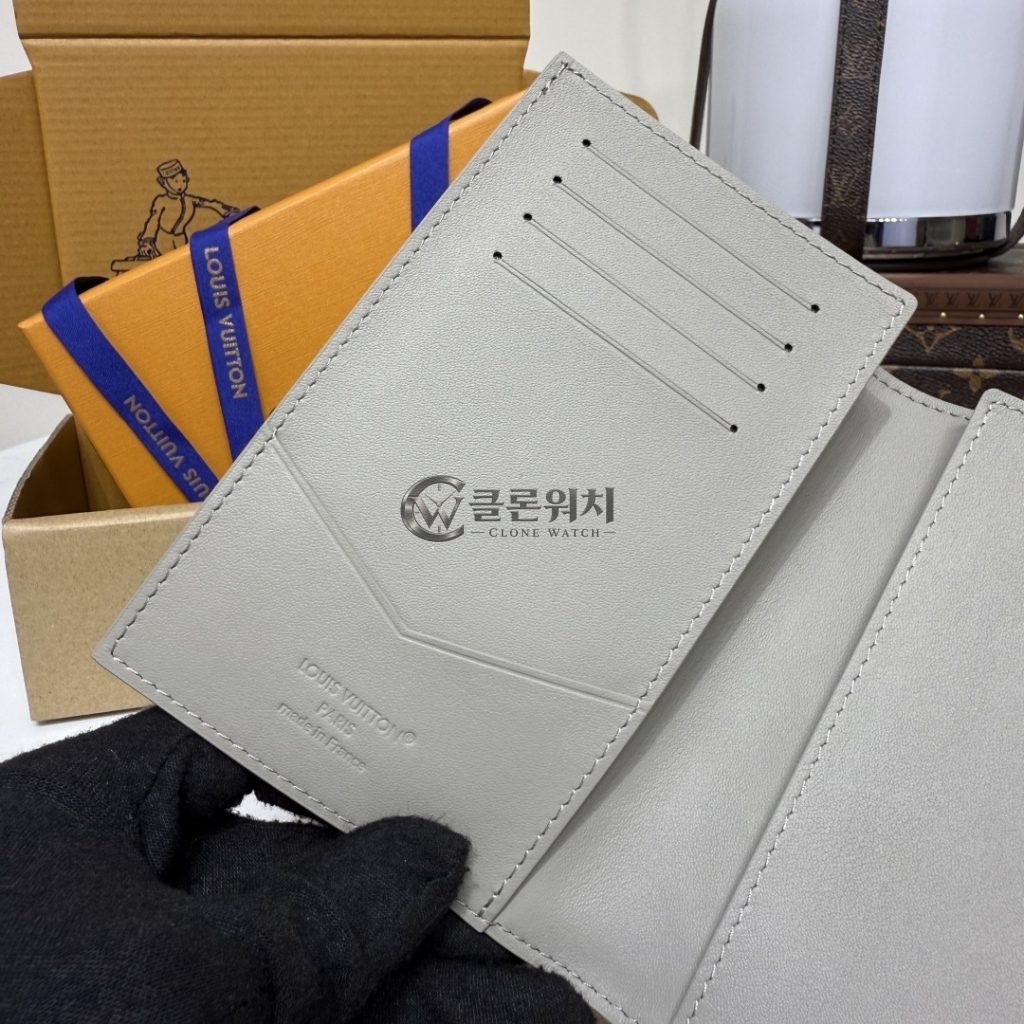 루이비통 패스포트 커버 M14798