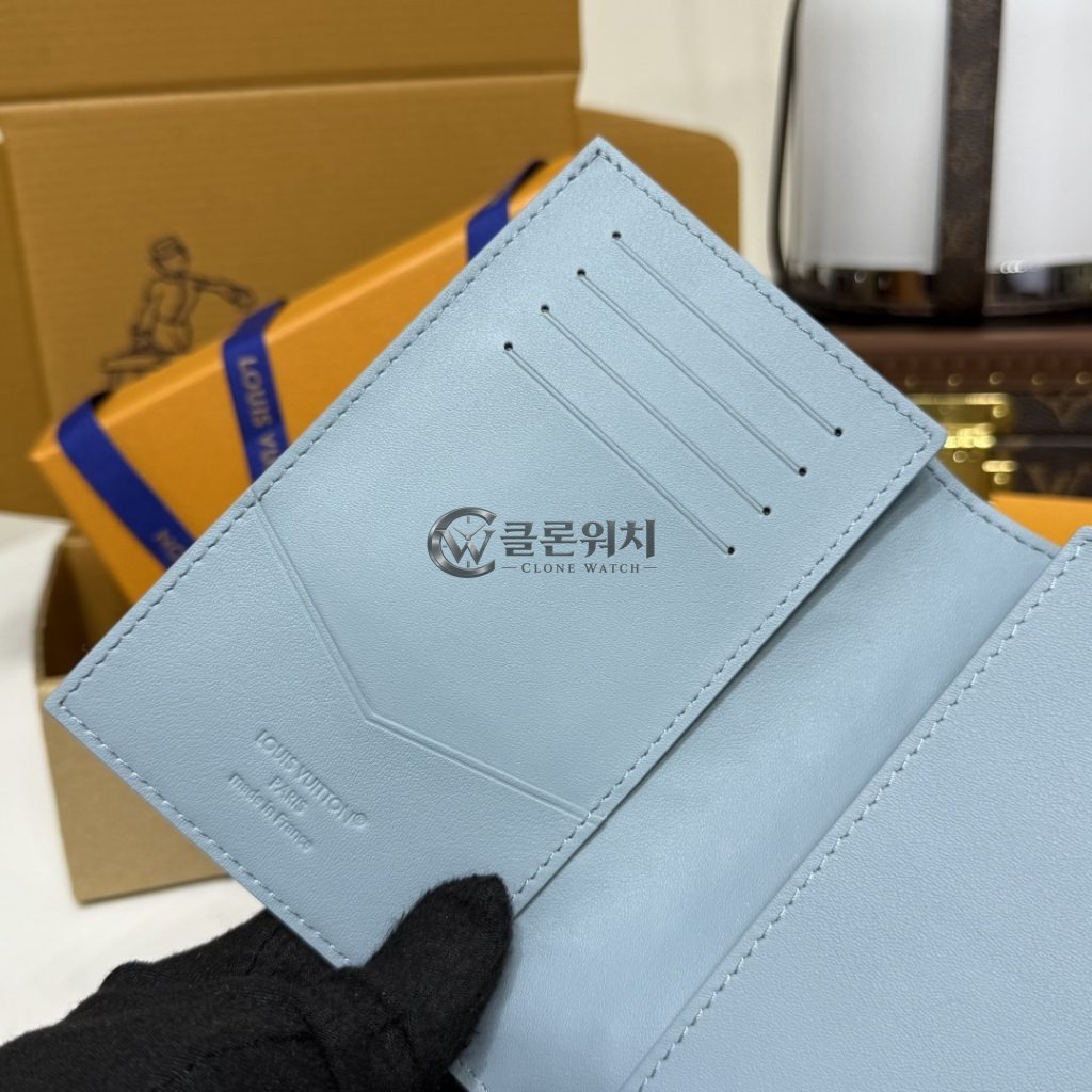 루이비통 패스포트 커버 M14798