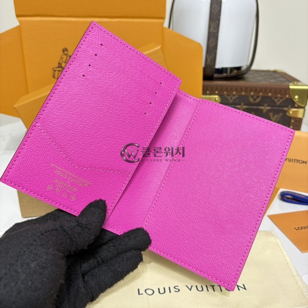 루이비통 LV x TM 패스포트 커버 M14178