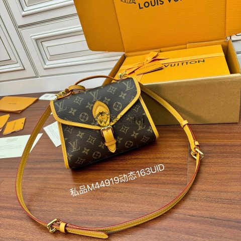 루이비통 Louis Vuitton LV Ivy Monogram Shoulder Bag