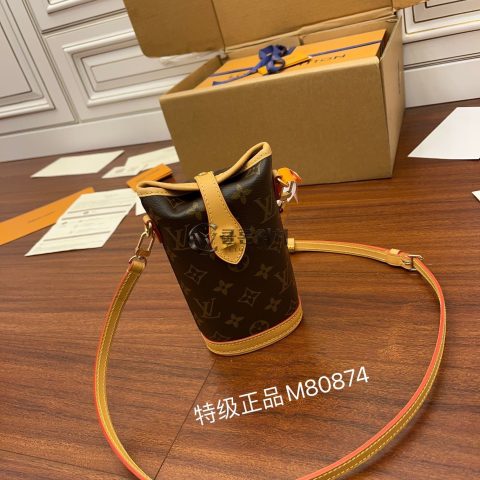 루이비통 폴드 미 파우치
