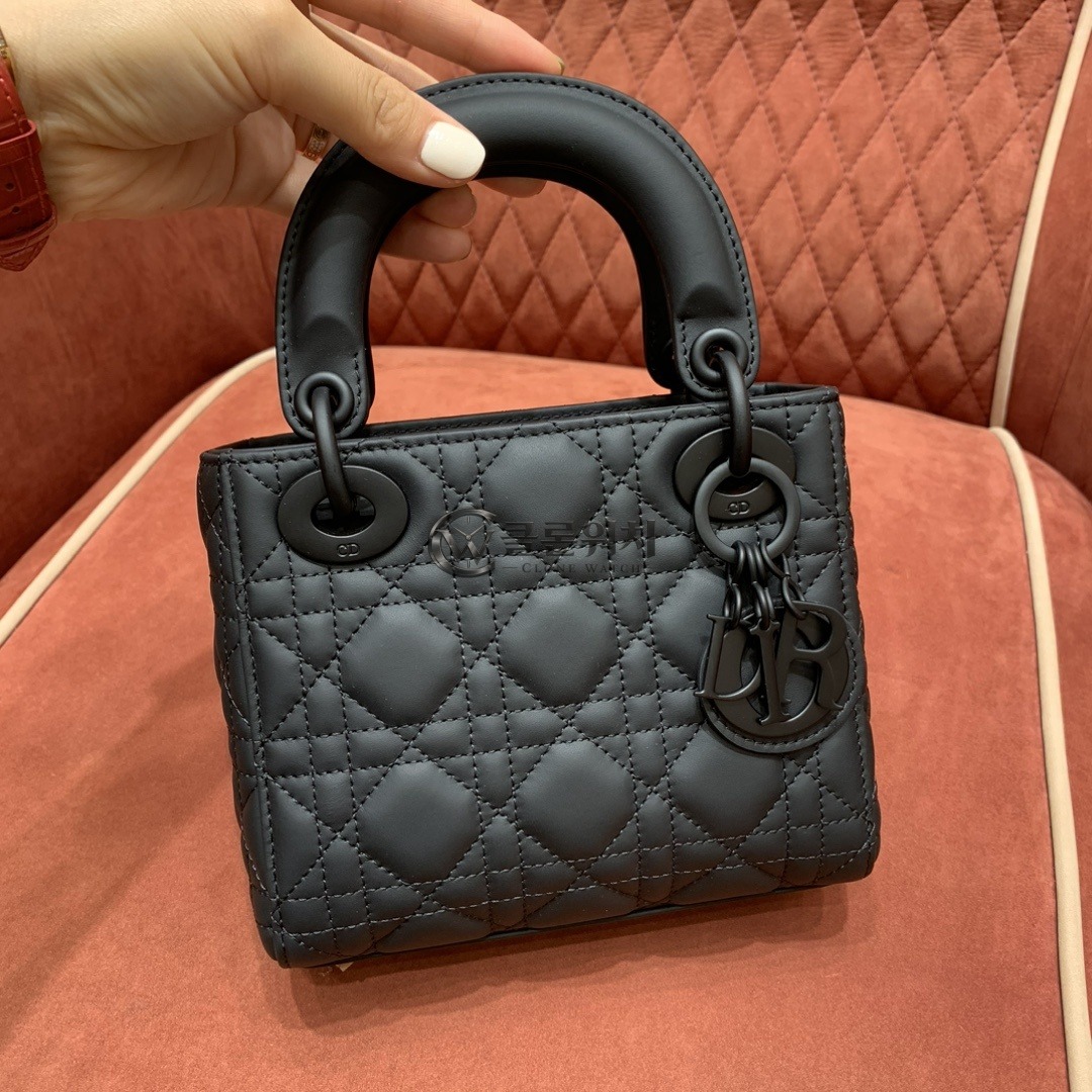 디올 Dior Small Lady Dior Bag in Black Cannage Lambskin