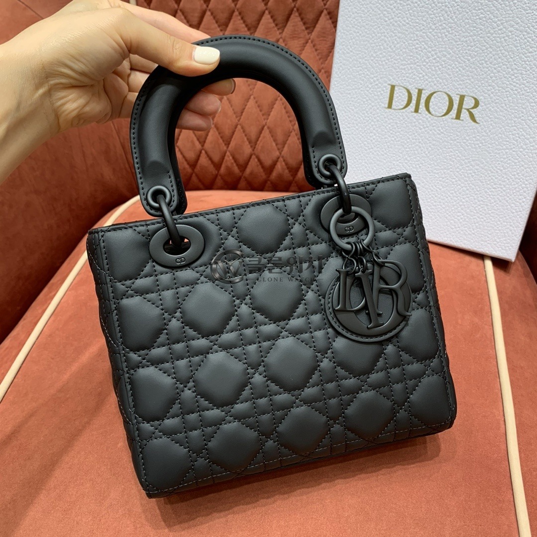 디올 Dior Lady Dior Bag in Black Cannage Leather