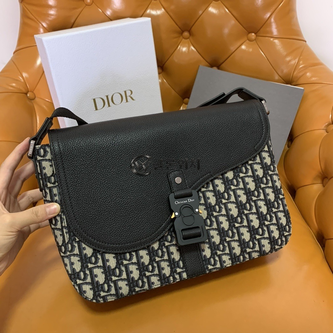 디올 Dior Small Saddle Messenger Bag with Flap in Black Dior Oblique Jacquard