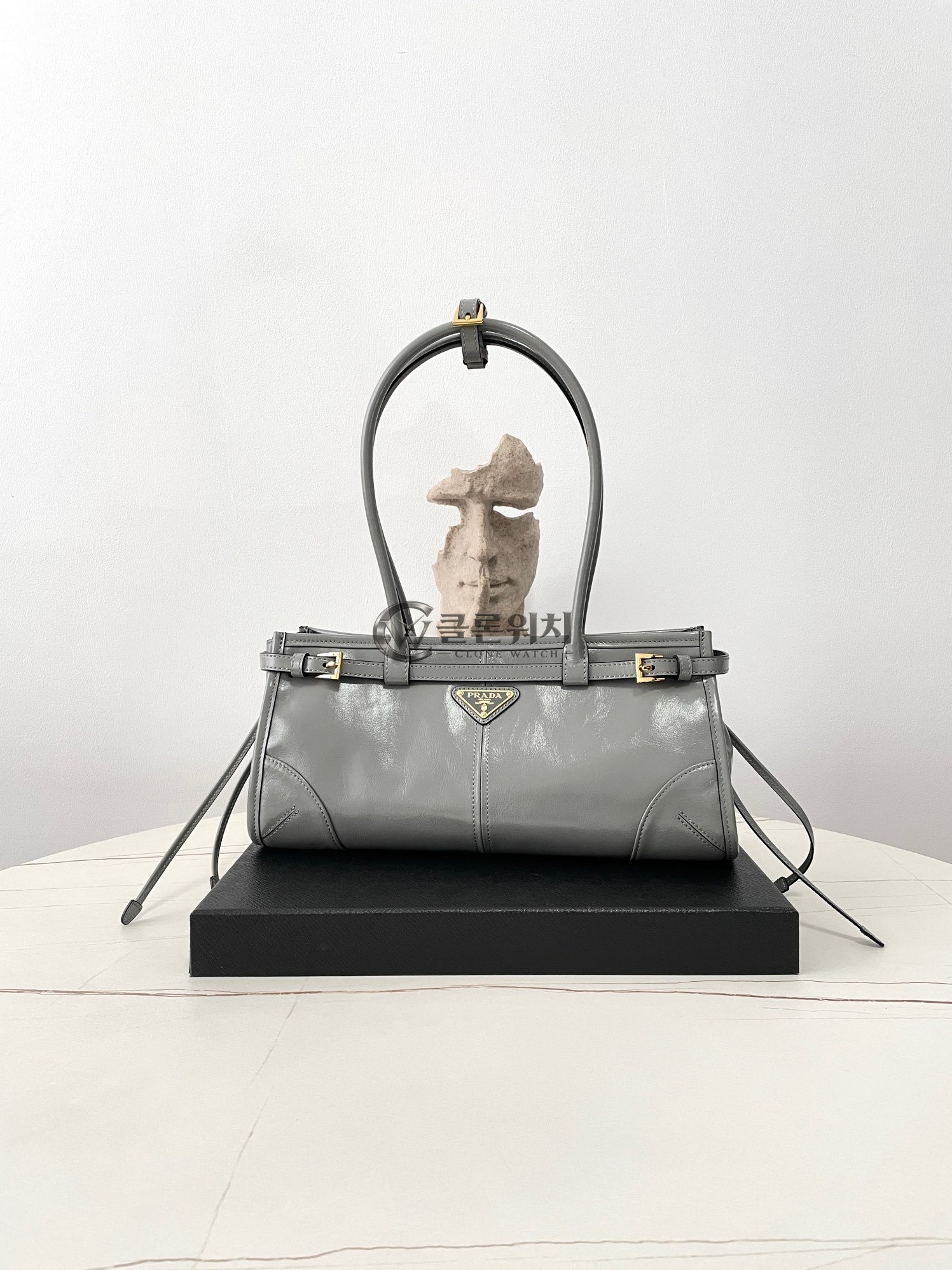 프라다 Prada Bonnie Medium Leather Handbag