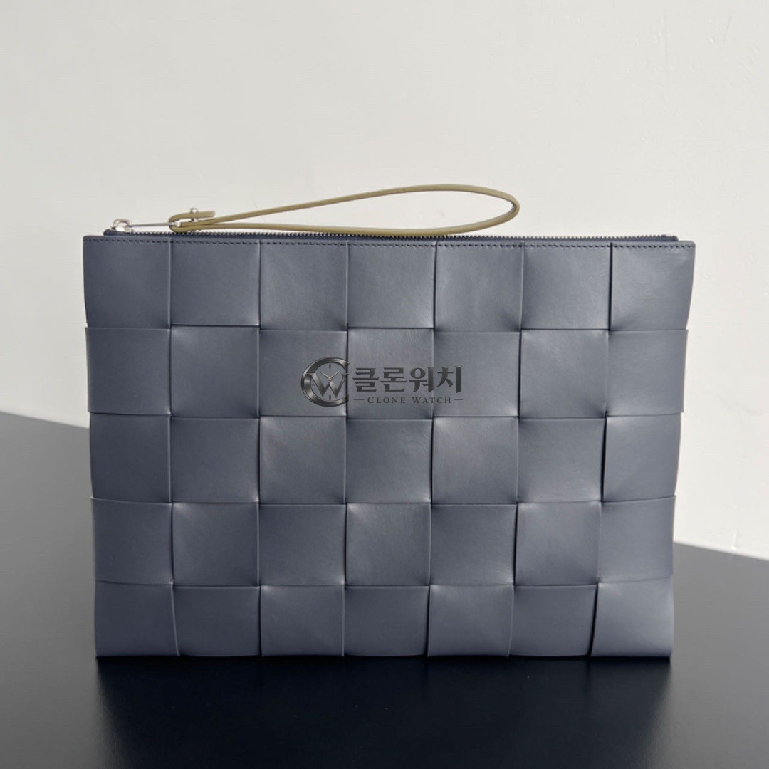 보테가베네타 Bottega Veneta Large Cassette Pouch