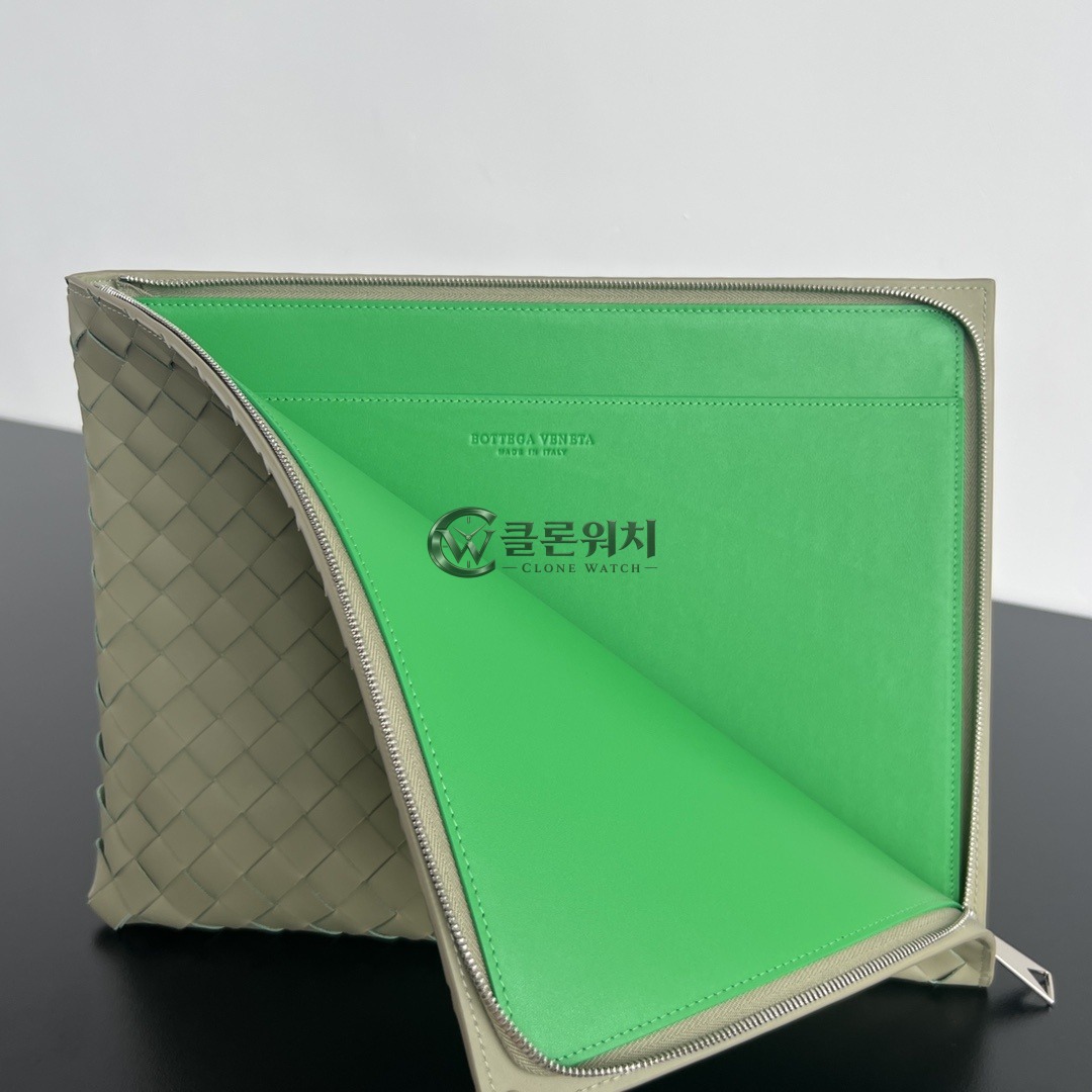 보테가베네타 인트레치아토 라지 레더 파우치