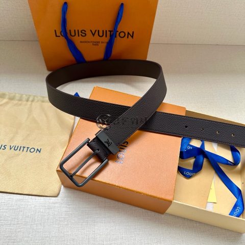 루이비통 Louis Vuitton Black Grained Leather Belt