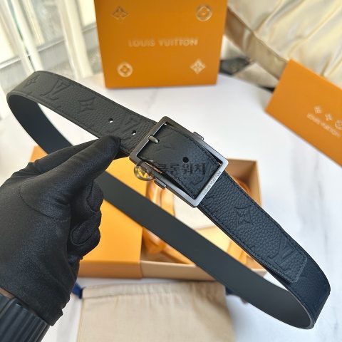 루이비통 Louis Vuitton Slender 35mm Reversible Belt in Black Monogram-Embossed Leather
