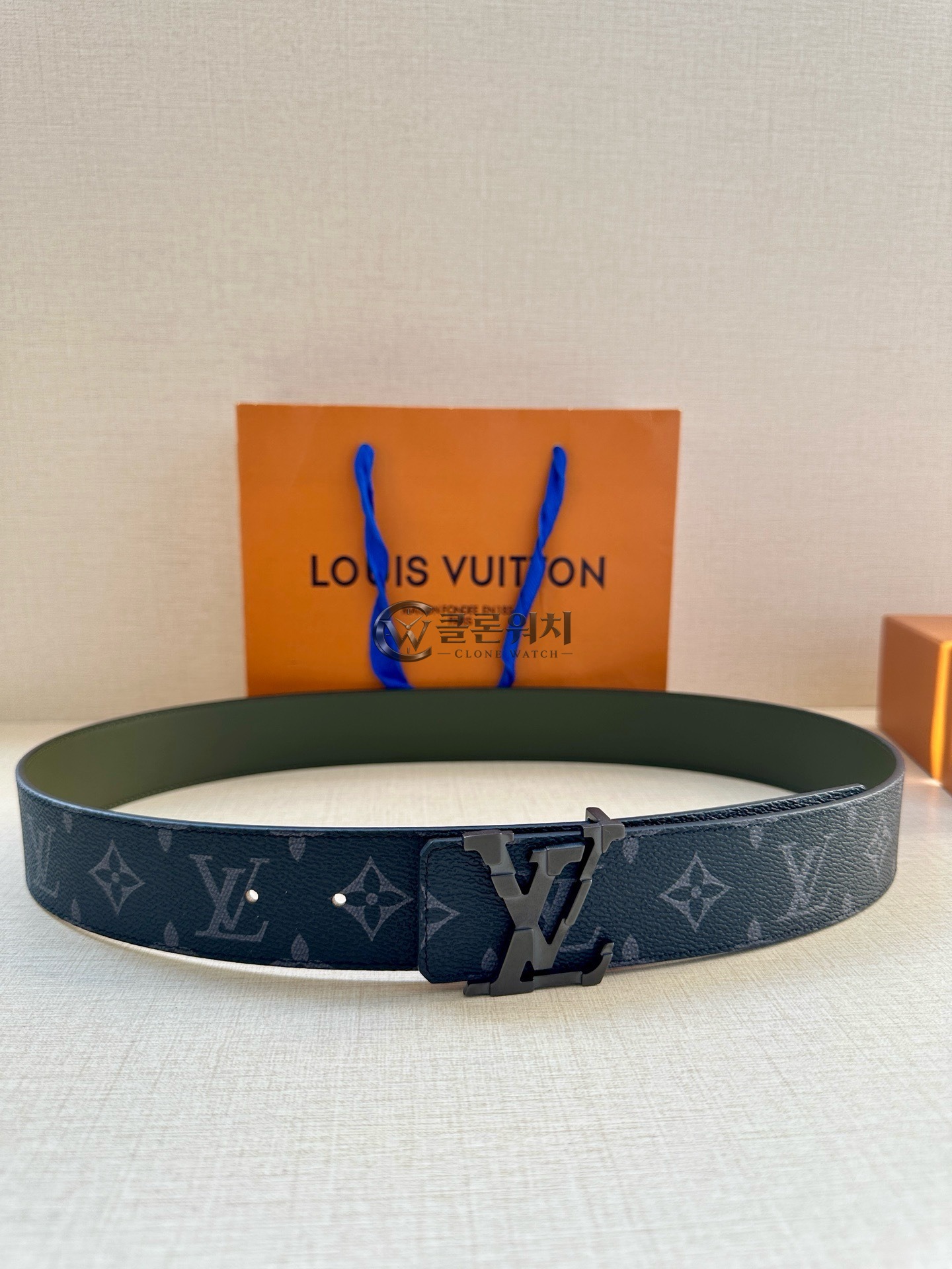 루이비통 모노그램 이클립스 캔버스 LV 이니셜 40mm 매트 블랙 벨트 블랙 앤 그레이