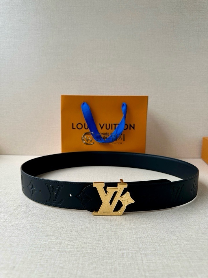 루이비통 LV 이니셜 40mm 블랙 모노그램 엠보싱 가죽 벨트