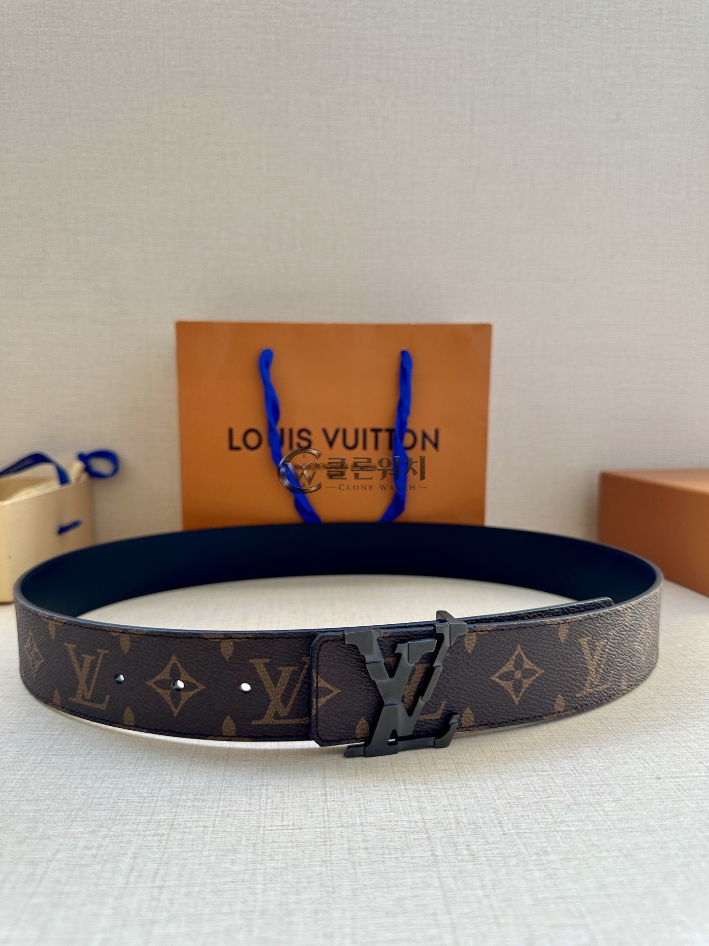 루이비통 LV 이니셜 모노그램 40mm 리버서블 벨트 – 브라운/블랙