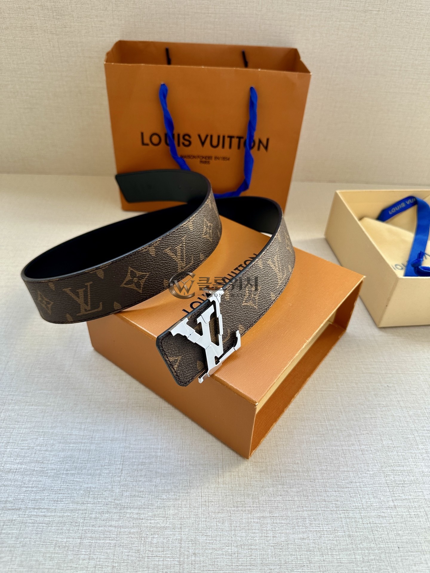 루이비통 LV 이니셜 40mm 리버서블 벨트 브라운