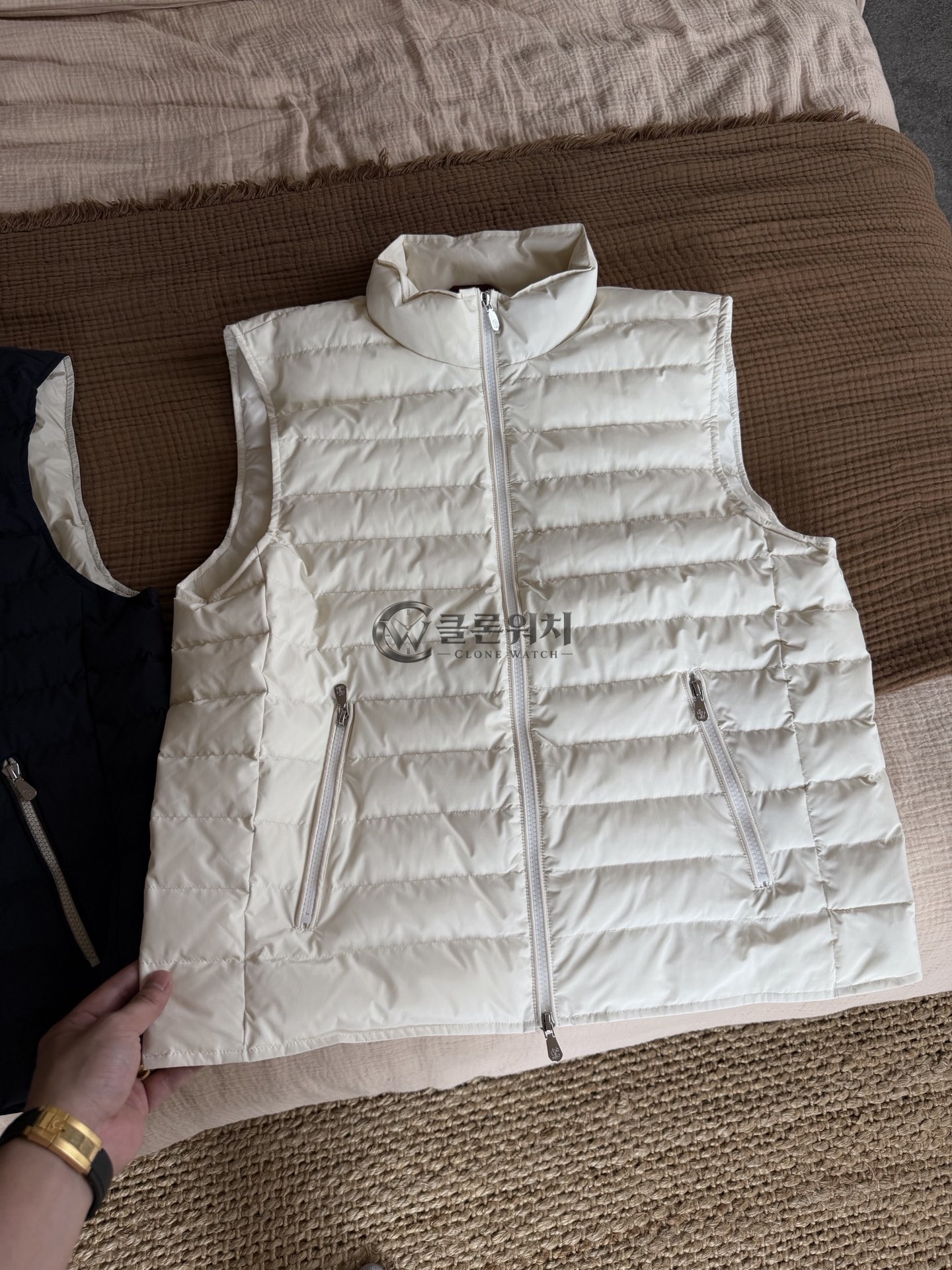 브루넬로 쿠치넬리 화이트 퀼팅 다운 베스트