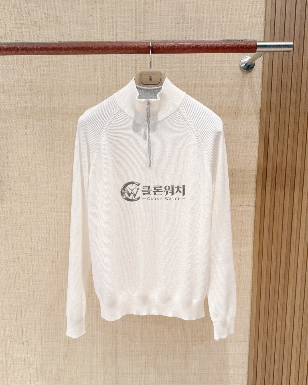 브루넬로 쿠치넬리 화이트 코튼 잉글리시 립 하프집 스웨터