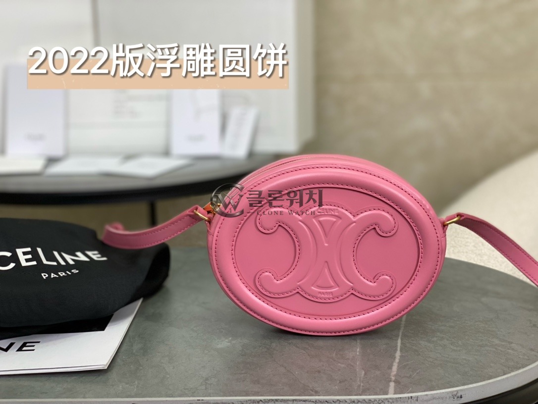 셀린느 CELINE Cuir Triomphe Oval Bag in Calfskin, Pink