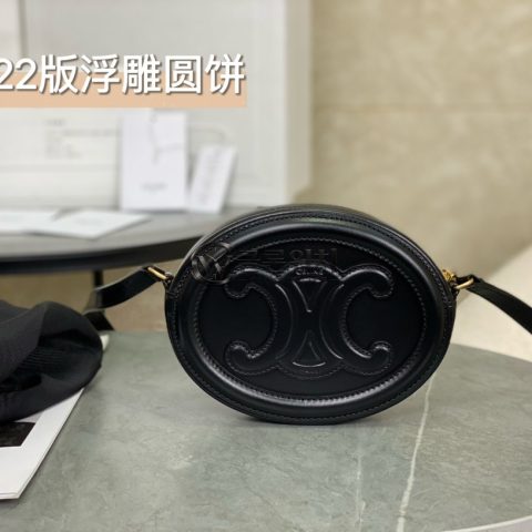 셀린느 퀴르 트리옹프 오벌 백 블랙