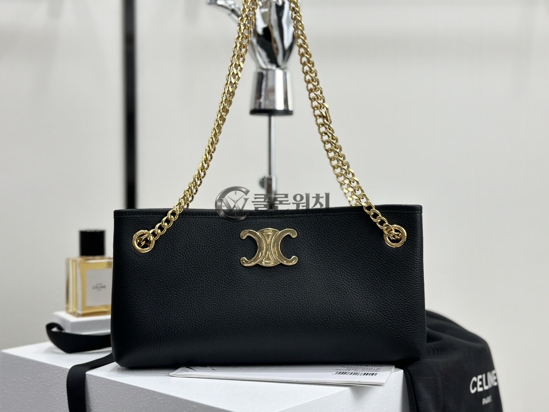 셀린느 CELINE Triomphe Soft Chain Shoulder Bag in Calfskin – Black