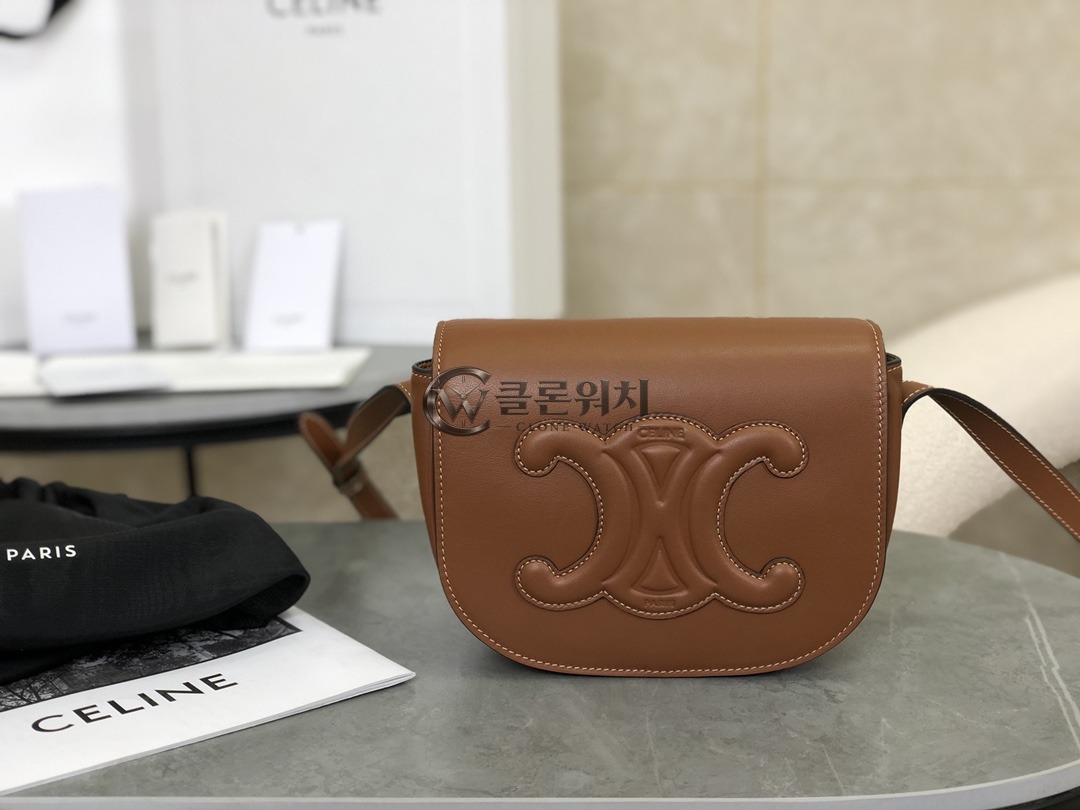 셀린느 CELINE Triomphe Embossed Leather Shoulder Bag Brown