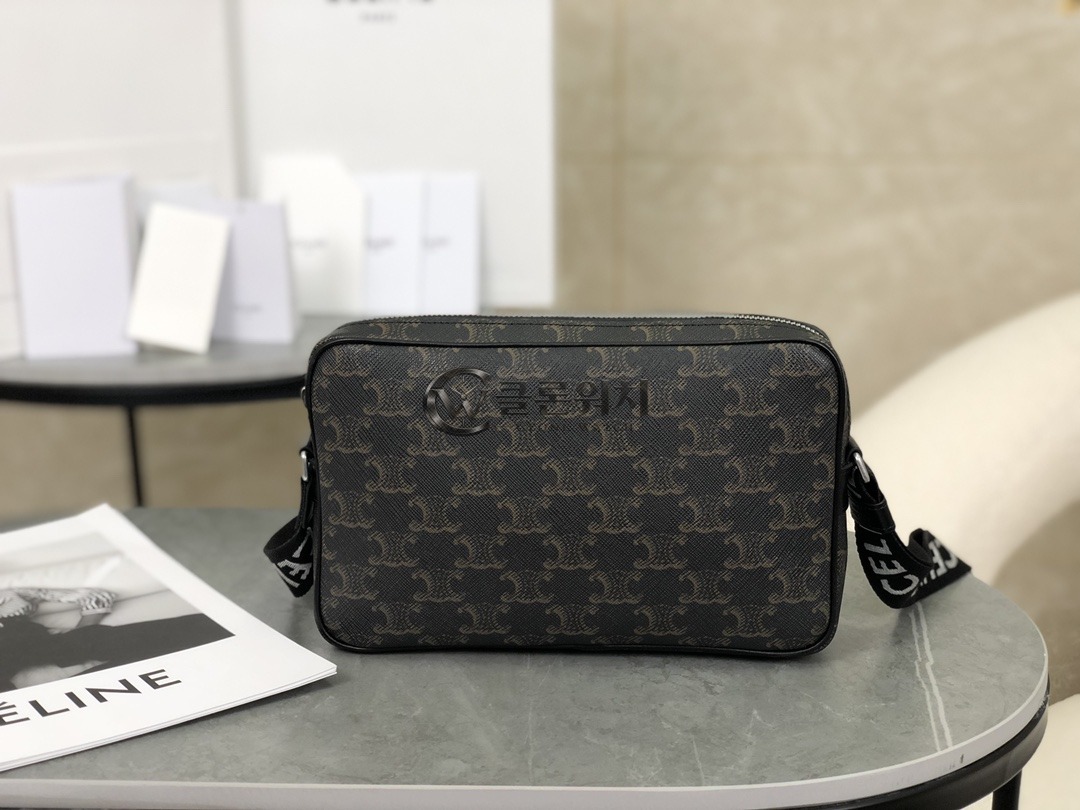 셀린느 CELINE Triomphe Canvas Camera Bag – Black and Tan