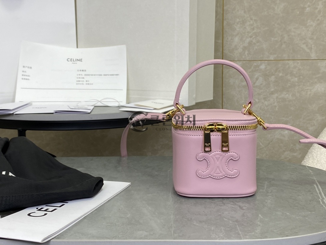 셀린느 CELINE Cuir Triomphe Mini Vanity Case in Pink
