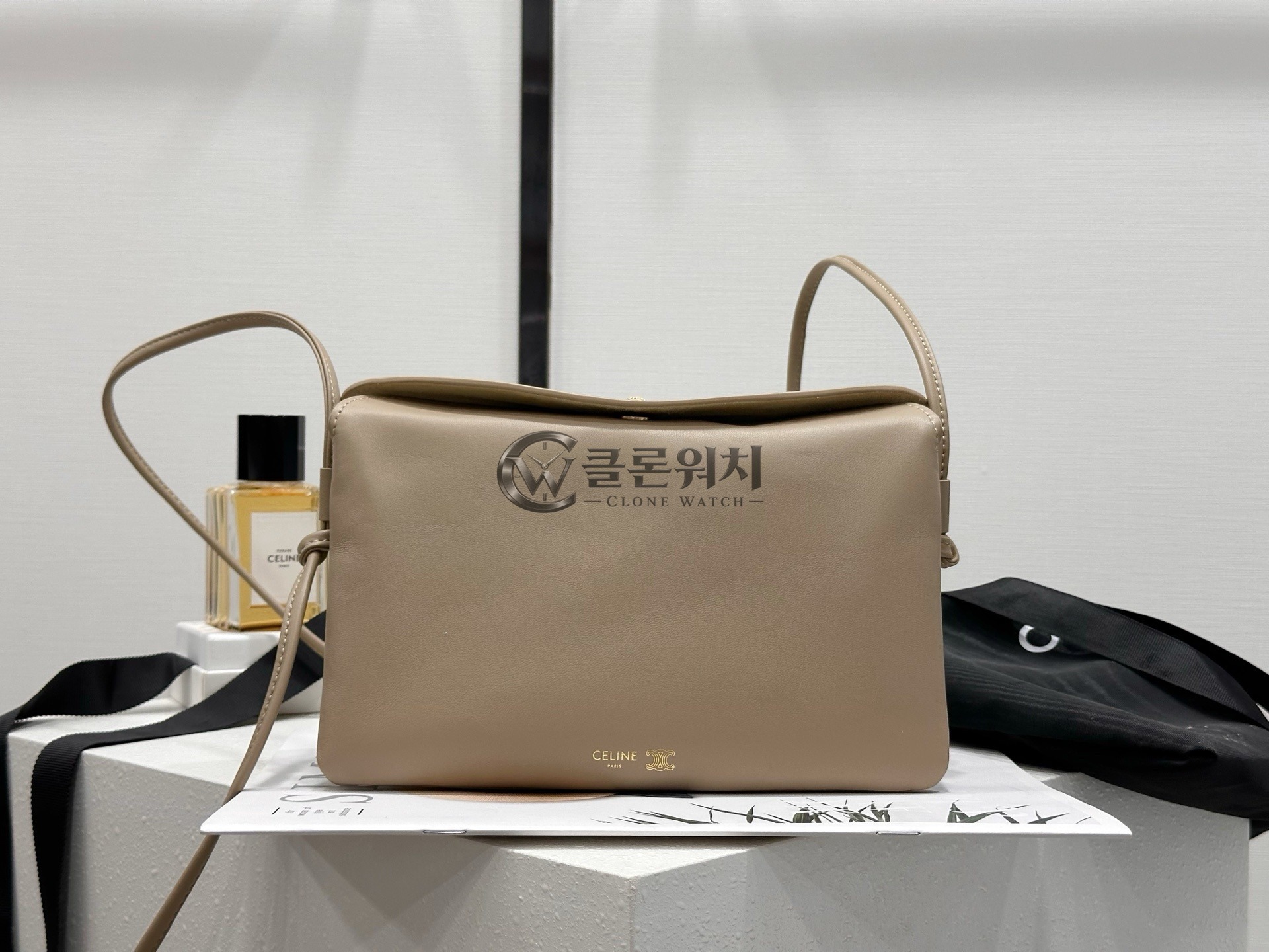 셀린느 트리오 플랩 백 토프