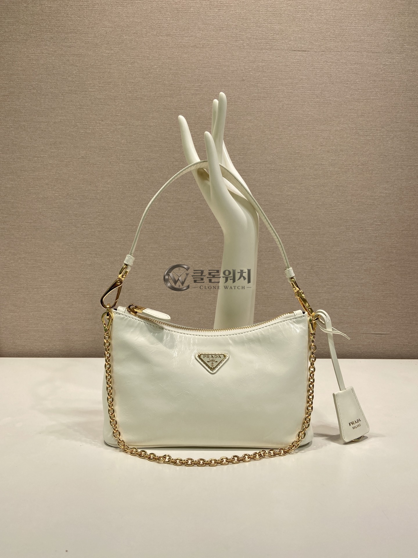 프라다 화이트 레더 미니 백