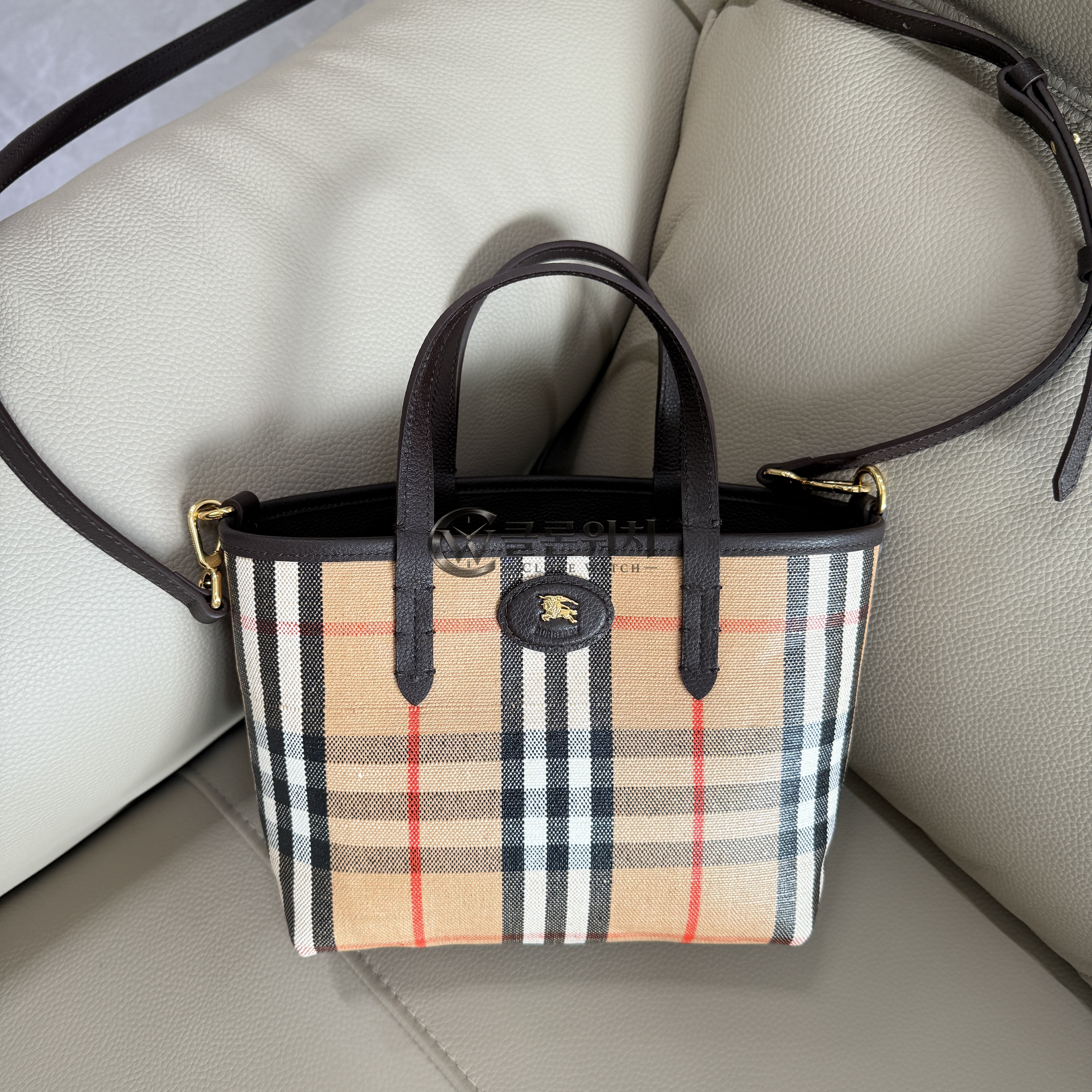 버버리 Burberry Mini Freya Tote in Archive Beige